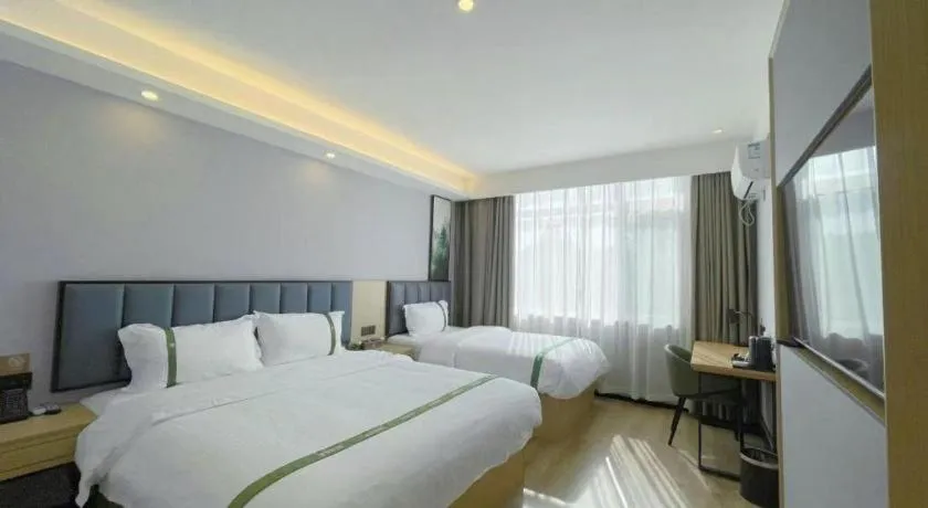 Bed in GreenTree Inn Express Qingdao Jiaodong International Airport