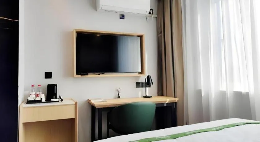 Bed in GreenTree Inn Express Qingdao Jiaodong International Airport