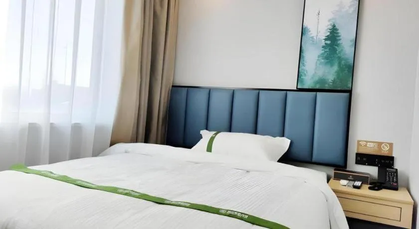 Bed in GreenTree Inn Express Qingdao Jiaodong International Airport