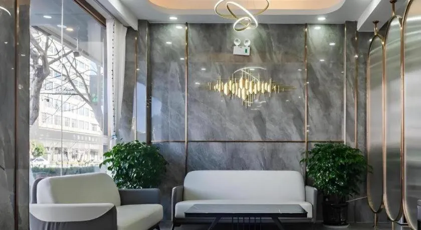 GELI Kunming North Railway Station Zoo