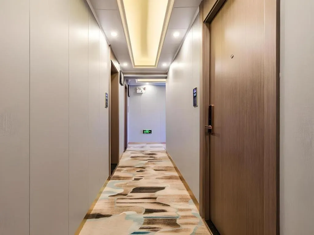 GELI Kunming North Railway Station Zoo