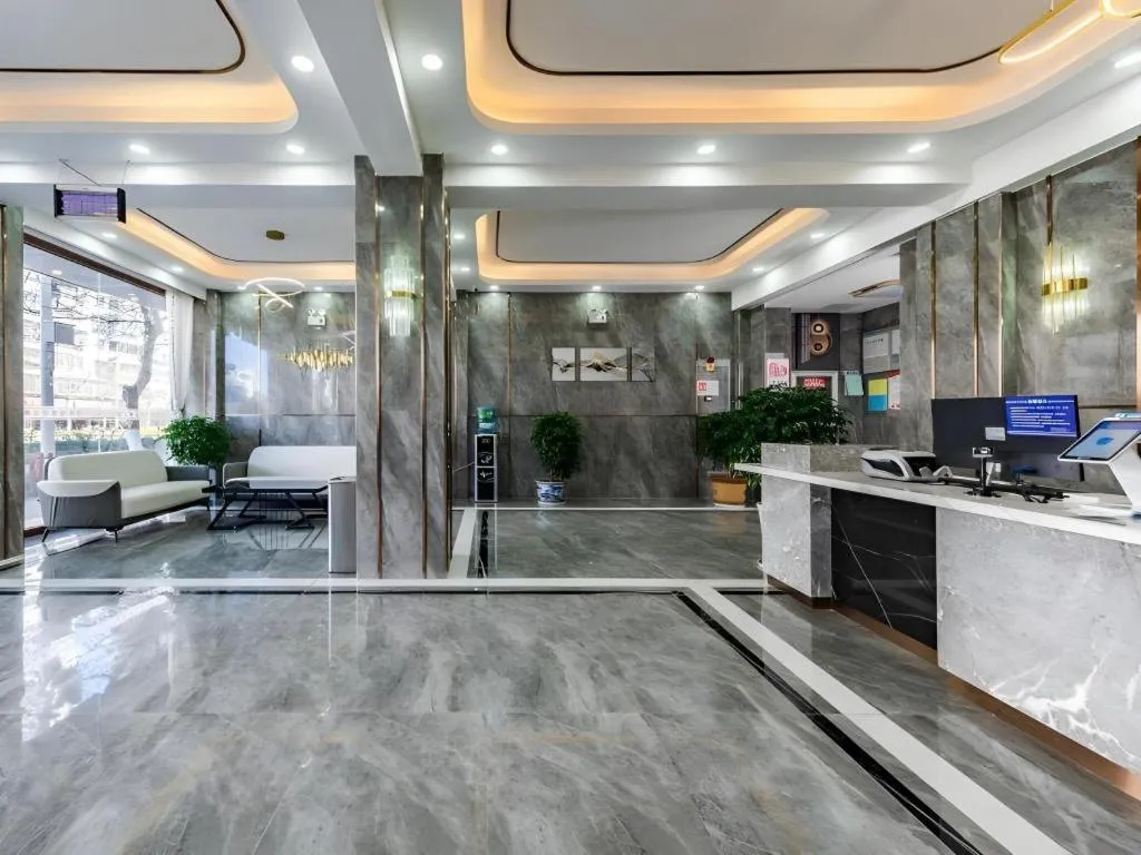 GELI Kunming North Railway Station Zoo