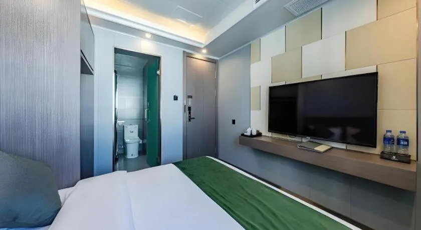 Bed in GELI Kunming North Railway Station Zoo