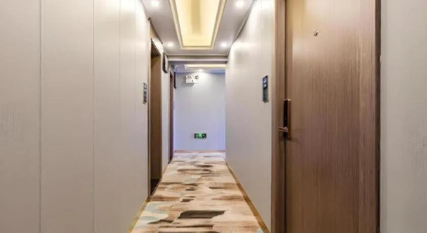 GELI Kunming North Railway Station Zoo