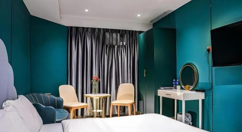 Bed in Sunny Day Hotel