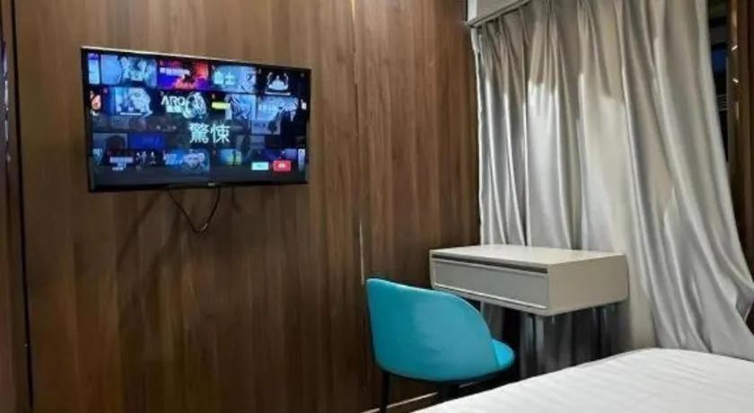 Bed in Sunny Day Hotel