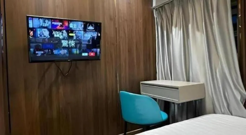 Bed in Sunny Day Hotel