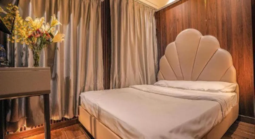 Bed in Sunny Day Hotel