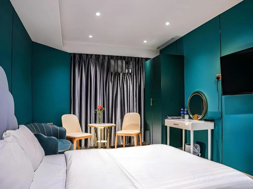 Bed in Sunny Day Hotel