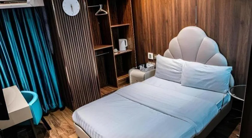 Bed in Sunny Day Hotel