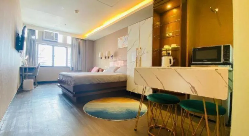 Bed in Sunny Day Hotel