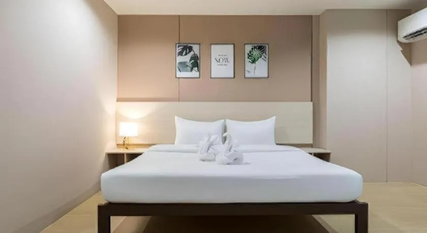 Bed in The Queen Palace