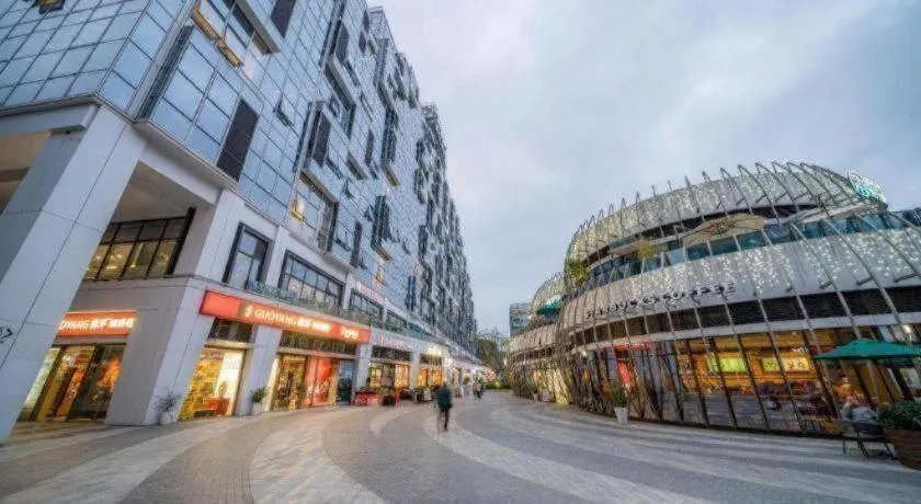 F-TOWN Fangtang Hotel (Shenzhen Longgang Tian'an Digital City Huanggekeng Subway Station)