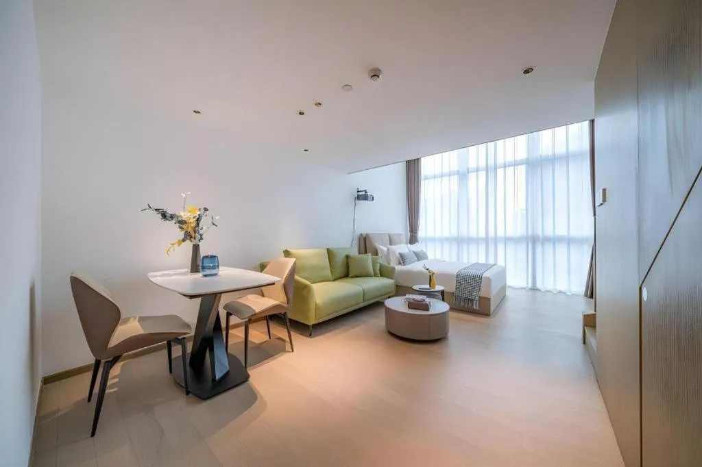 F-TOWN Fangtang Hotel (Shenzhen Longgang Tian'an Digital City Huanggekeng Subway Station)