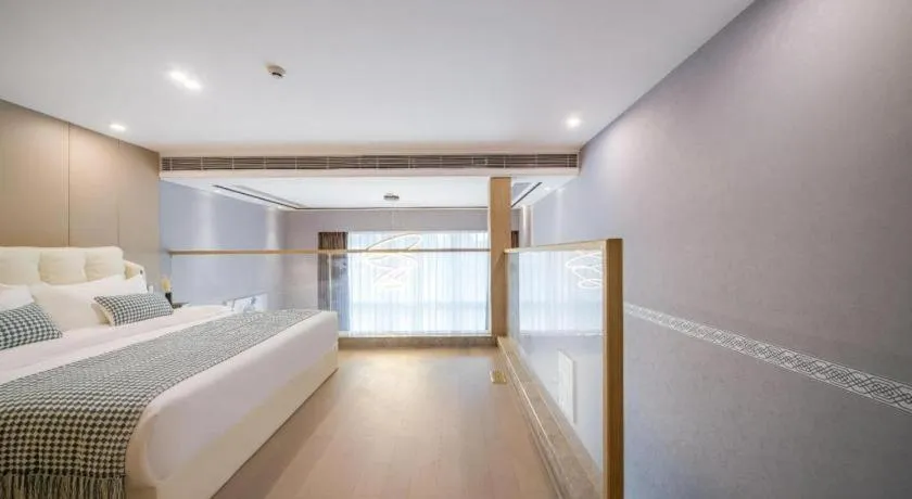 Bed in F-TOWN Fangtang Hotel (Shenzhen Longgang Tian'an Digital City Huanggekeng Subway Station)