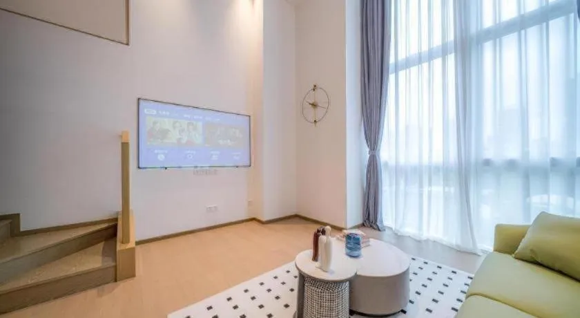 F-TOWN Fangtang Hotel (Shenzhen Longgang Tian'an Digital City Huanggekeng Subway Station)