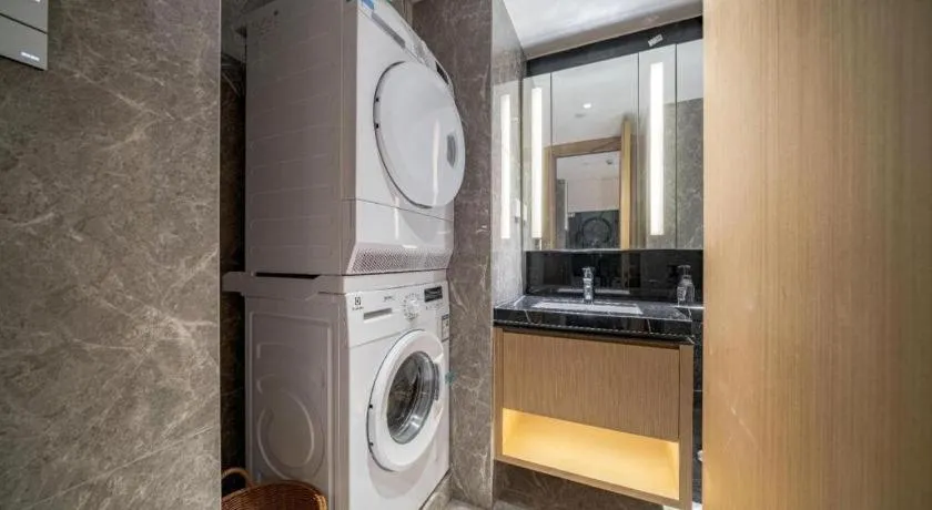 F-TOWN Fangtang Hotel (Shenzhen Longgang Tian'an Digital City Huanggekeng Subway Station)