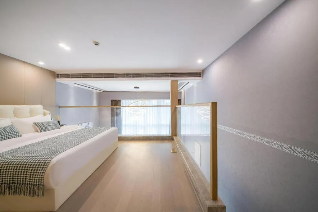 Bed in F-TOWN Fangtang Hotel (Shenzhen Longgang Tian'an Digital City Huanggekeng Subway Station)