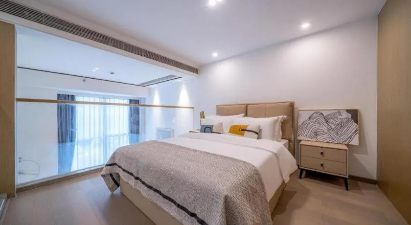 Bed in F-TOWN Fangtang Hotel (Shenzhen Longgang Tian'an Digital City Huanggekeng Subway Station)