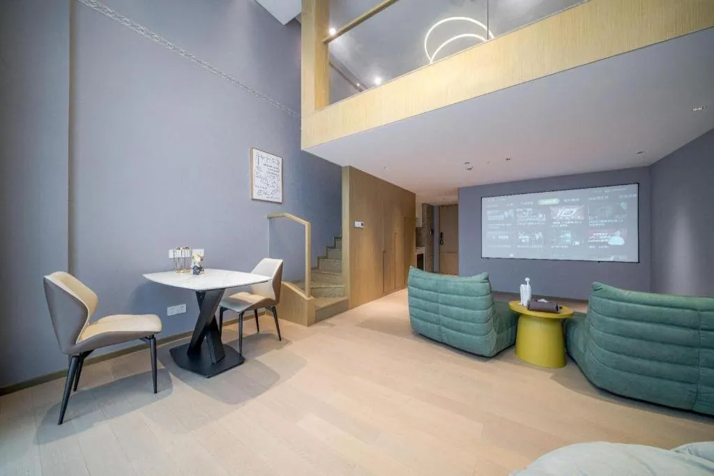 F-TOWN Fangtang Hotel (Shenzhen Longgang Tian'an Digital City Huanggekeng Subway Station)