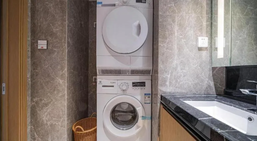 F-TOWN Fangtang Hotel (Shenzhen Longgang Tian'an Digital City Huanggekeng Subway Station)