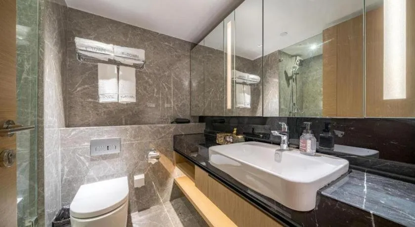 F-TOWN Fangtang Hotel (Shenzhen Longgang Tian'an Digital City Huanggekeng Subway Station)