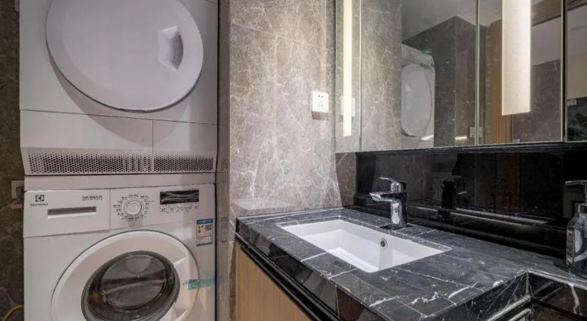 F-TOWN Fangtang Hotel (Shenzhen Longgang Tian'an Digital City Huanggekeng Subway Station)