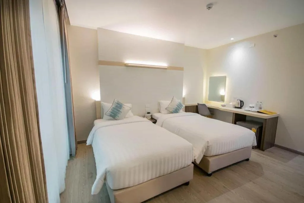 Bed in Analynn Hotel