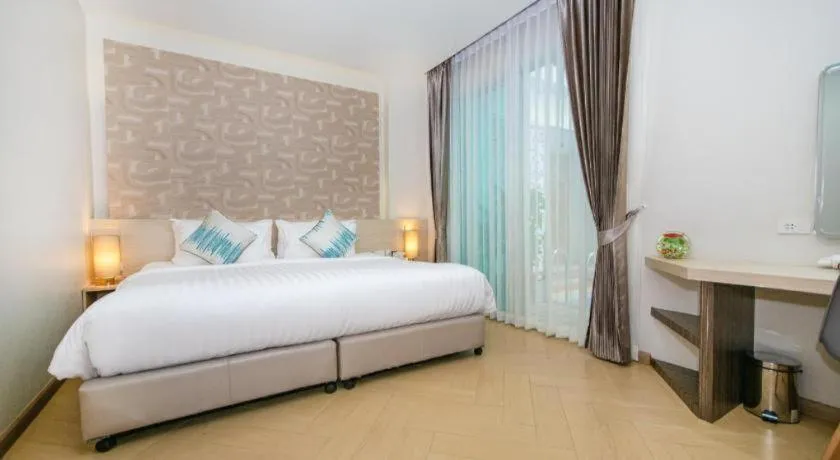 Bed in Analynn Hotel