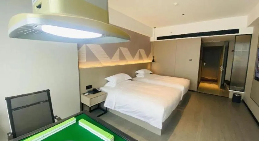 Bed in Borrman Hotel Yongzhou Lingling Ancient Town Government