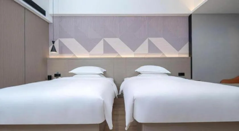 Bed in Borrman Hotel Yongzhou Lingling Ancient Town Government