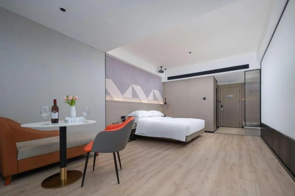 Bed in Borrman Hotel Yongzhou Lingling Ancient Town Government