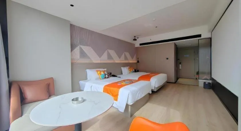 Bed in Borrman Hotel Yongzhou Lingling Ancient Town Government