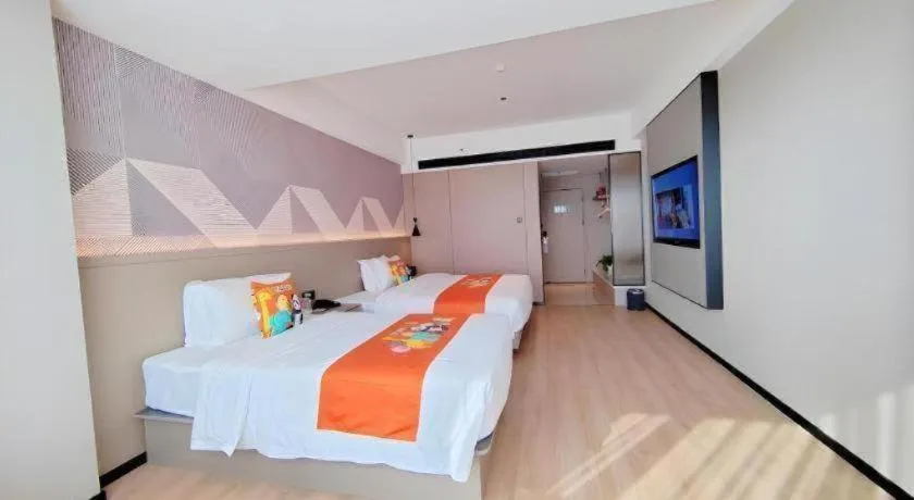 Bed in Borrman Hotel Yongzhou Lingling Ancient Town Government