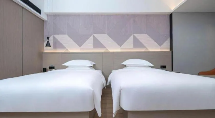 Bed in Borrman Hotel Yongzhou Lingling Ancient Town Government