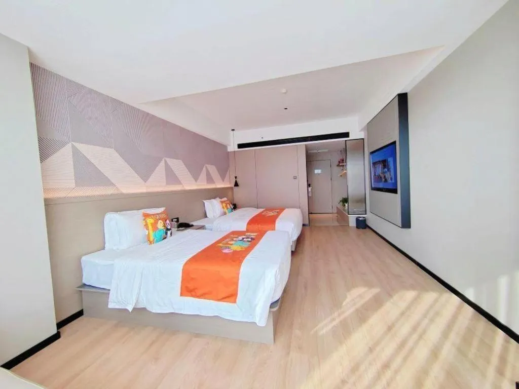 Bed in Borrman Hotel Yongzhou Lingling Ancient Town Government