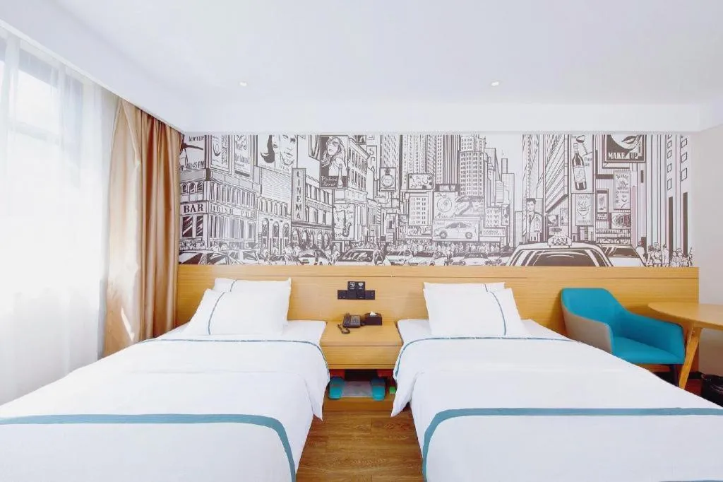 Bed in City Comfort Inn Wuhan Yangtze River Bridge Yellow Crane Tower