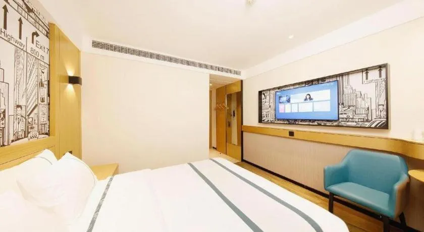 Bed in City Comfort Inn Wuhan Yangtze River Bridge Yellow Crane Tower