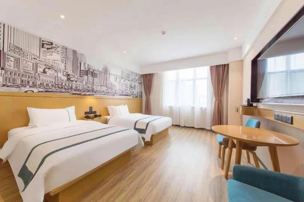 Bed in City Comfort Inn Wuhan Yangtze River Bridge Yellow Crane Tower