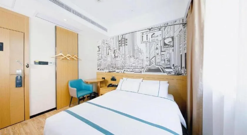 Bed in City Comfort Inn Wuhan Yangtze River Bridge Yellow Crane Tower
