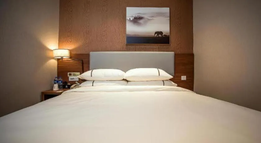 Bed in JTOUR Inn Wuhan Textile University
