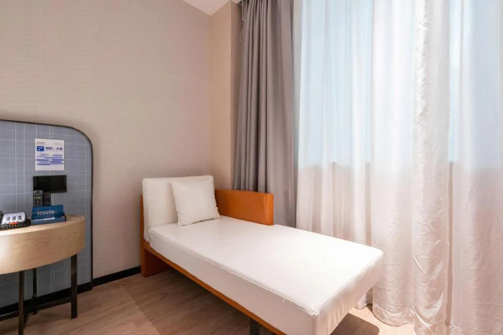 Bed in Echarm Hotel Guangzhou South Railway Station