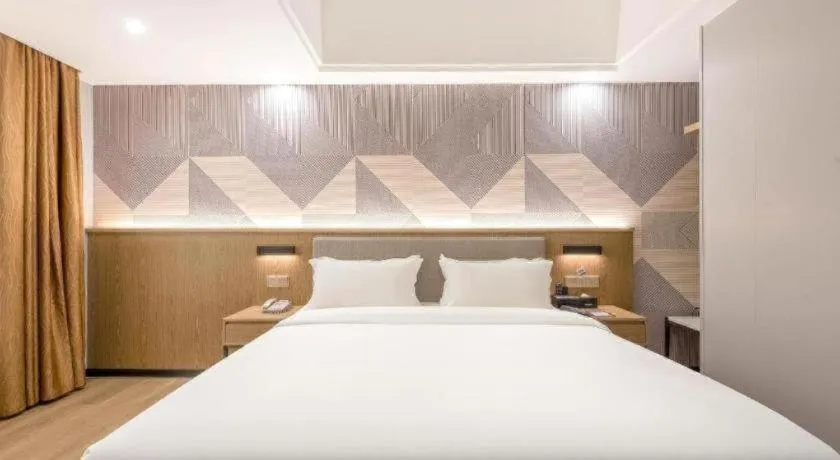 Bed in Borrman Hotel Zhanjiang Jinshawan Chikan Republic of China Style Street