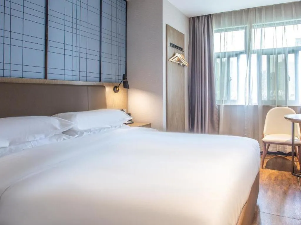 Bed in Echarm Hotel Changsha Yueliangdao Guanziling Metro Station