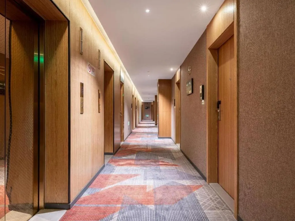 Borrman Hotel Beijing Guomao Jinsong Metro Station