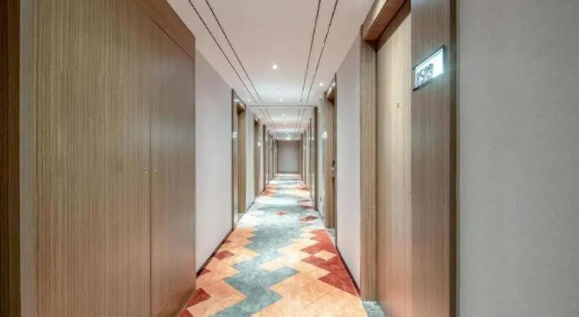 Borrman Hotel Lipu Central Plaza