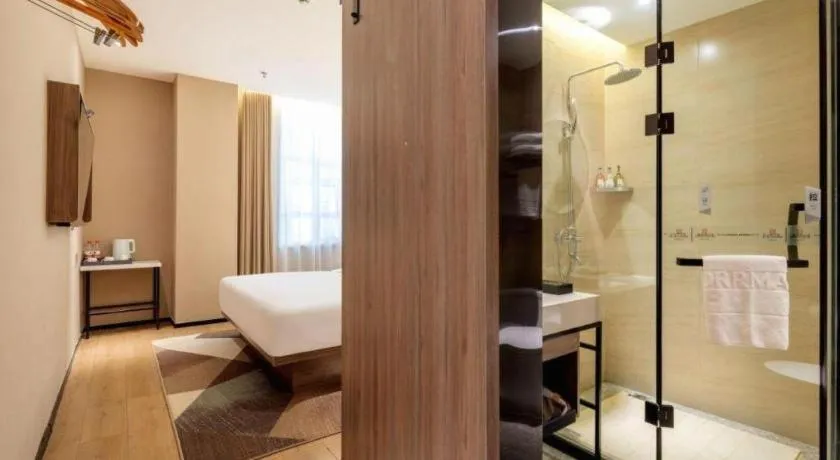 Bed in Borrman Hotel Korla Peacock River