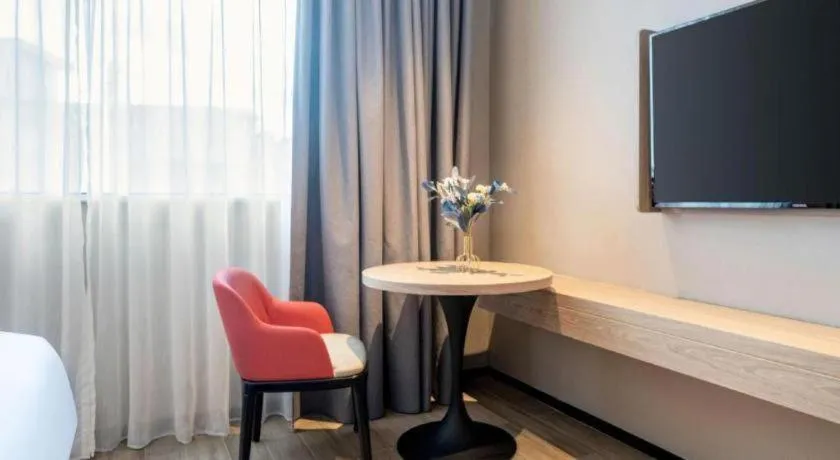 Borrman Hotel Korla Peacock River