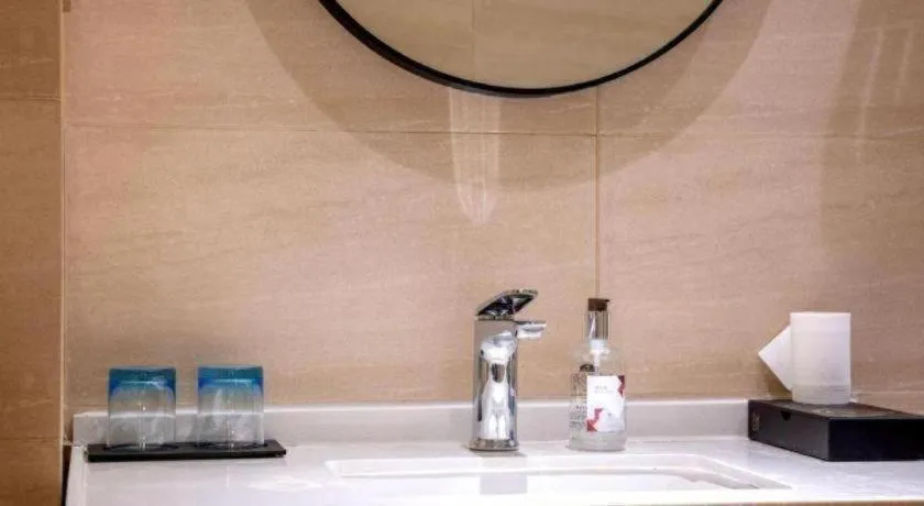 Borrman Hotel Korla Peacock River