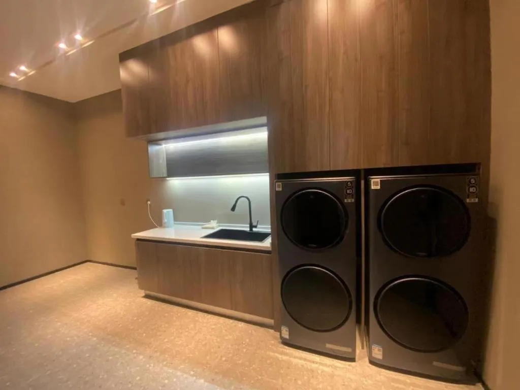 Borrman Hotel Korla Peacock River